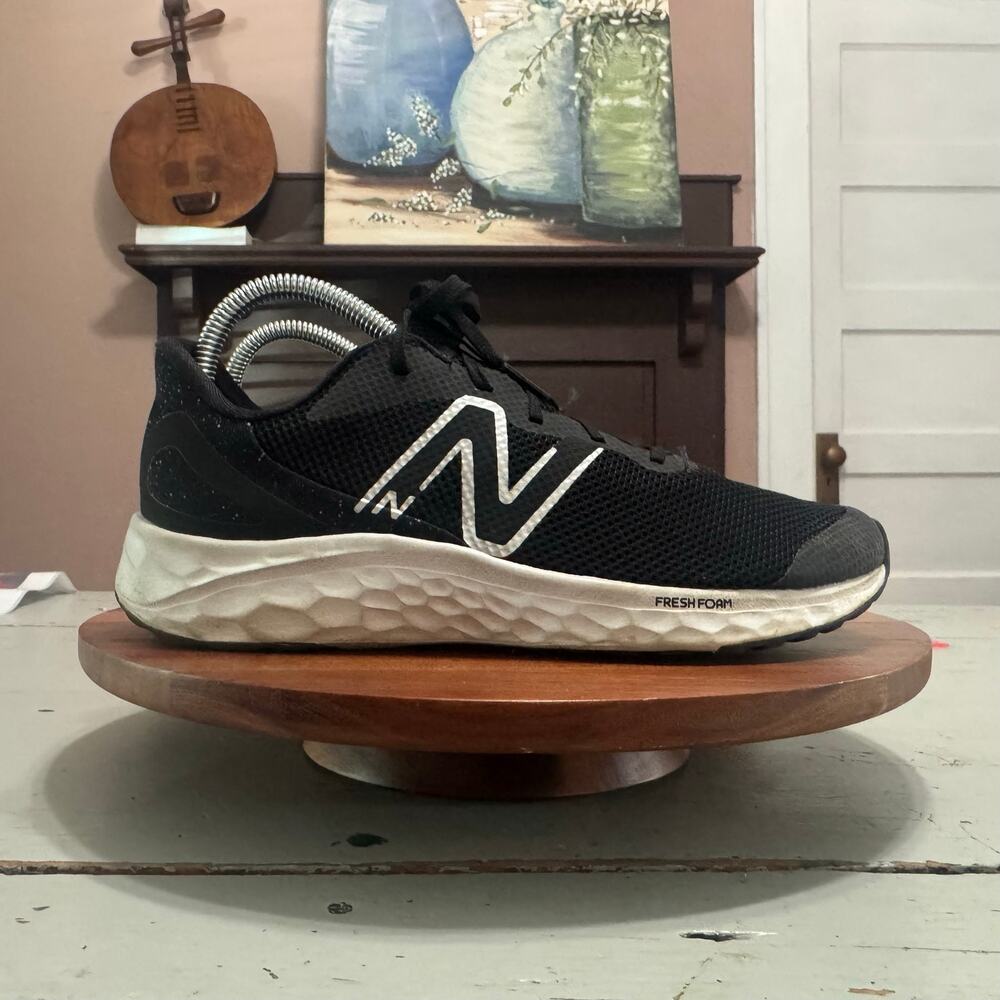 New Balance Fresh Foam Arishi V4 Womens Size 6.5 Black Sneaker Shoes
